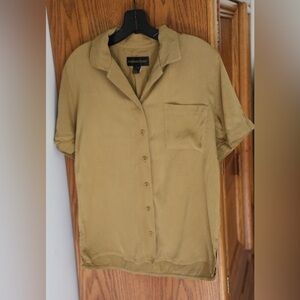 Classiques Entier 100% Silk Blouse XS Beige Button Front Short Sleeve Minimalist